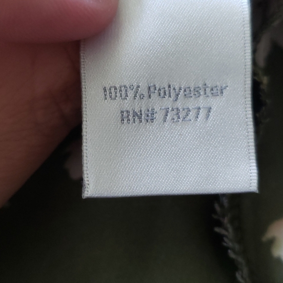 EUC🌻 LC Lightweight Tank w/ Ruffles - Picture 5 of 6